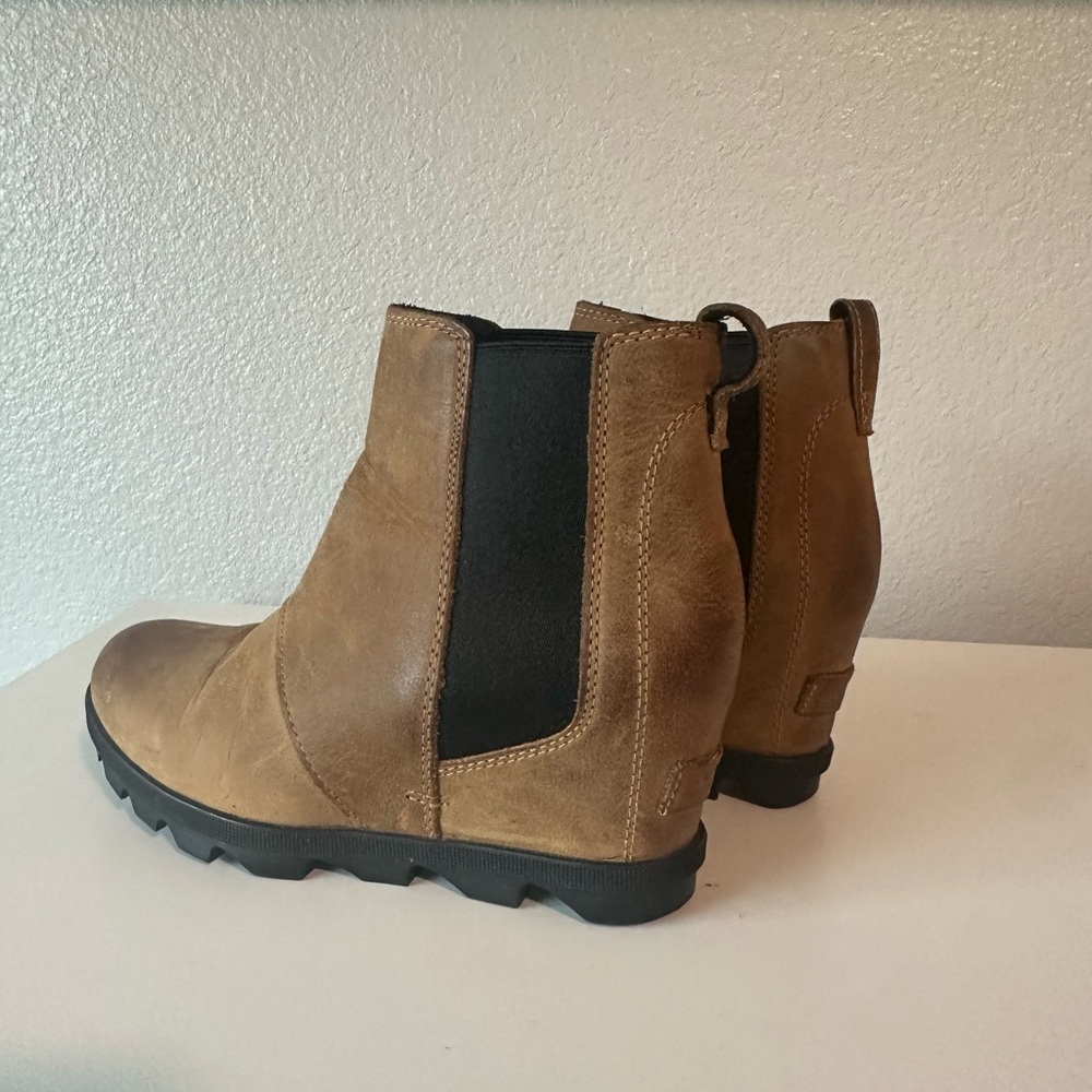 Sorel Brown Ankle Boots with Black Accents